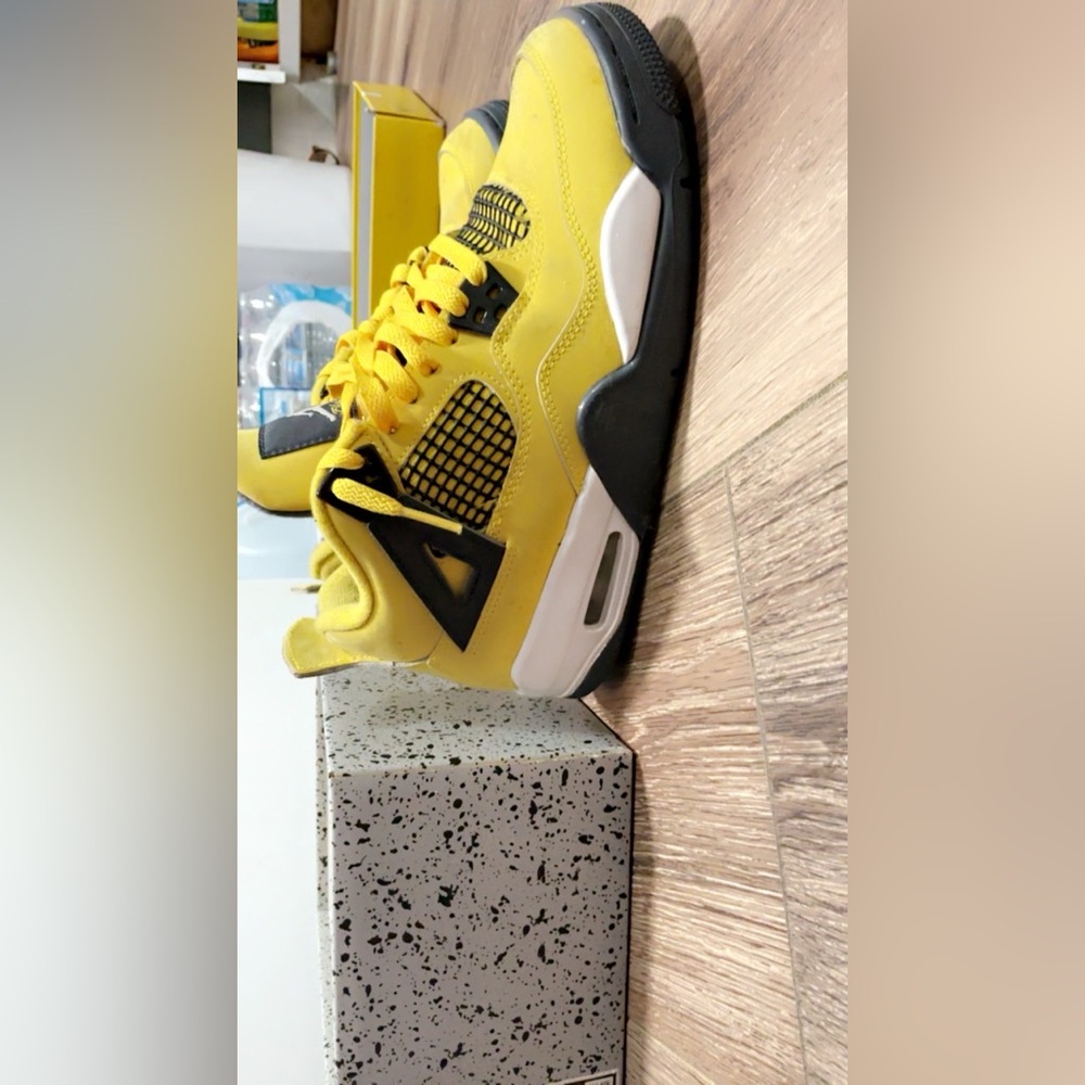 Air Jordan 4 Retros EUC - Picture 2 of 3